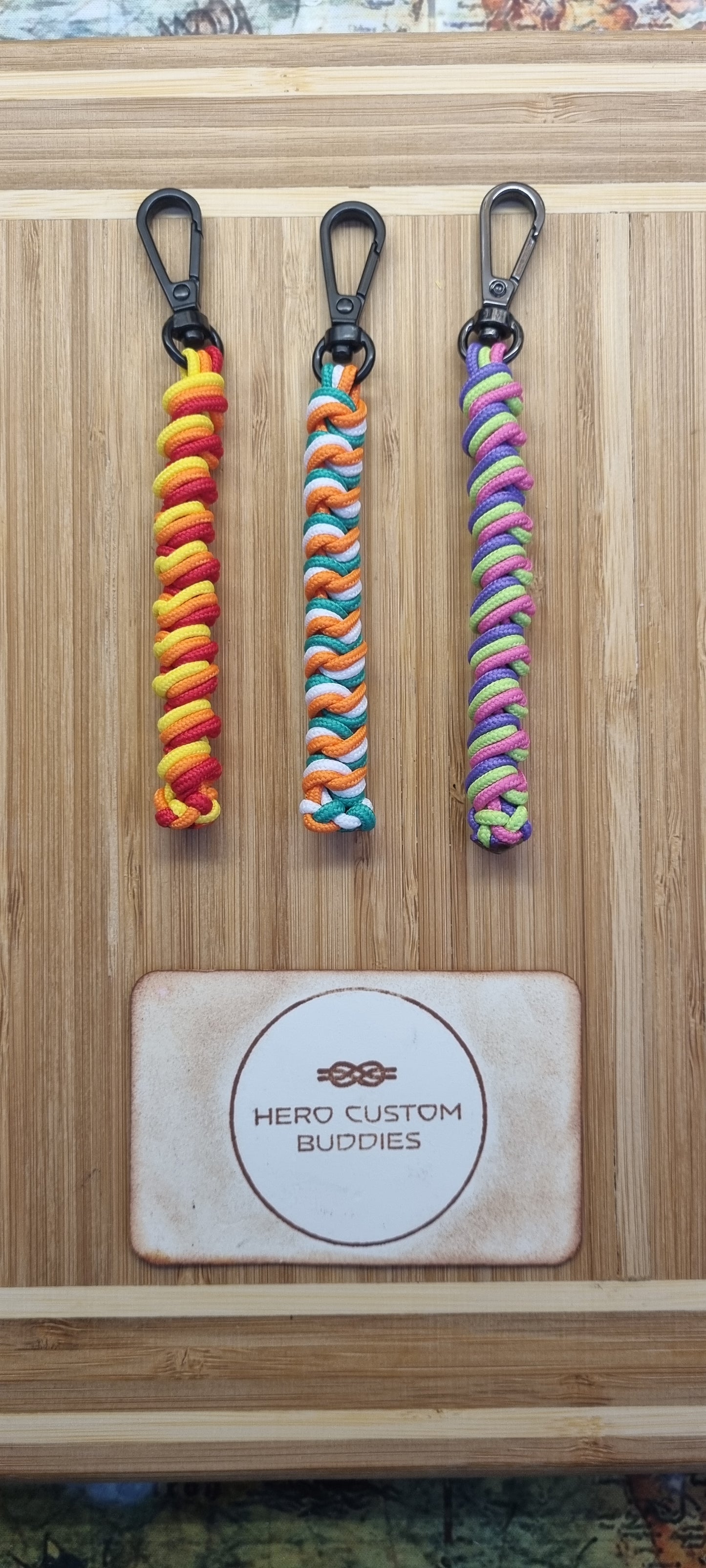 Simple Minimalist Tri-colour Snake Knot Paracord Keychain