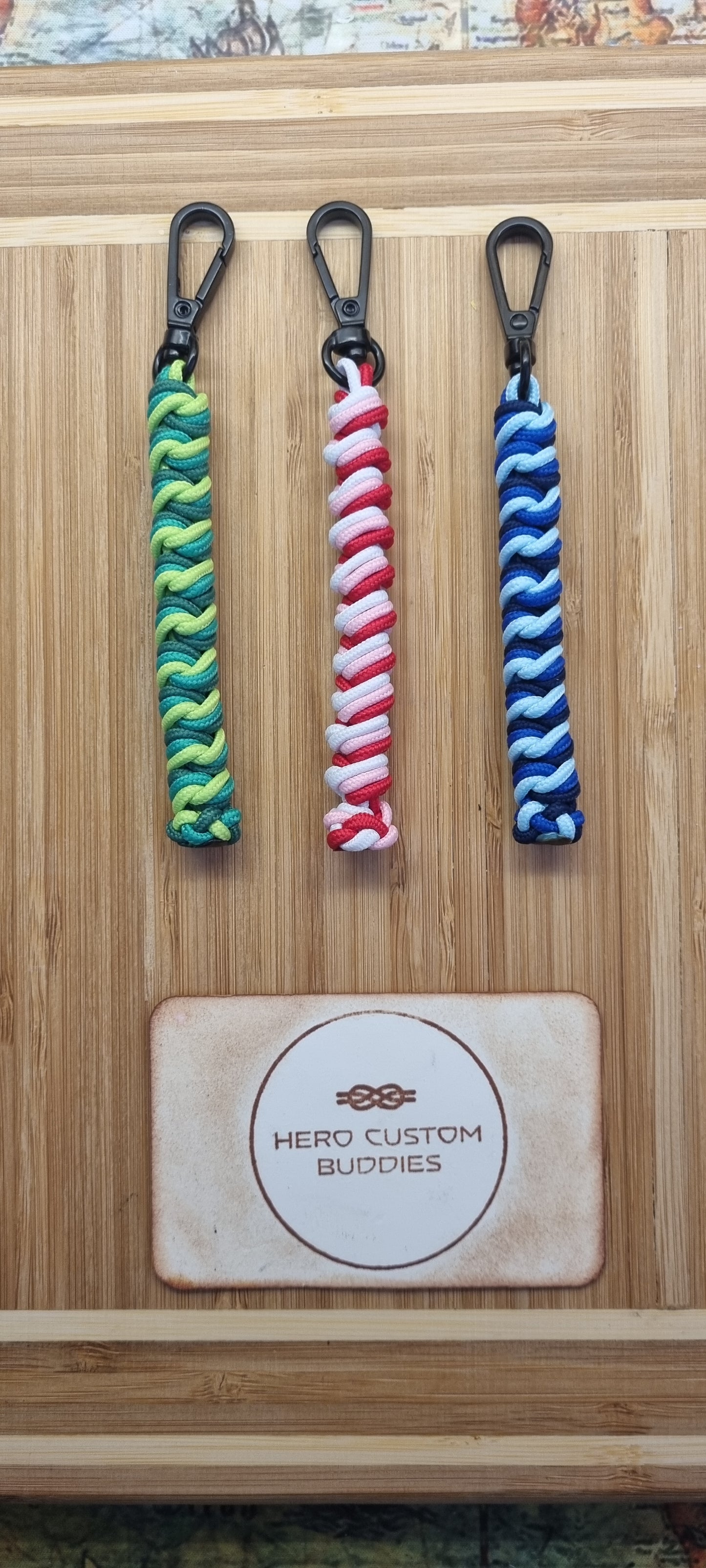Simple Minimalist Tri-colour Snake Knot Paracord Keychain