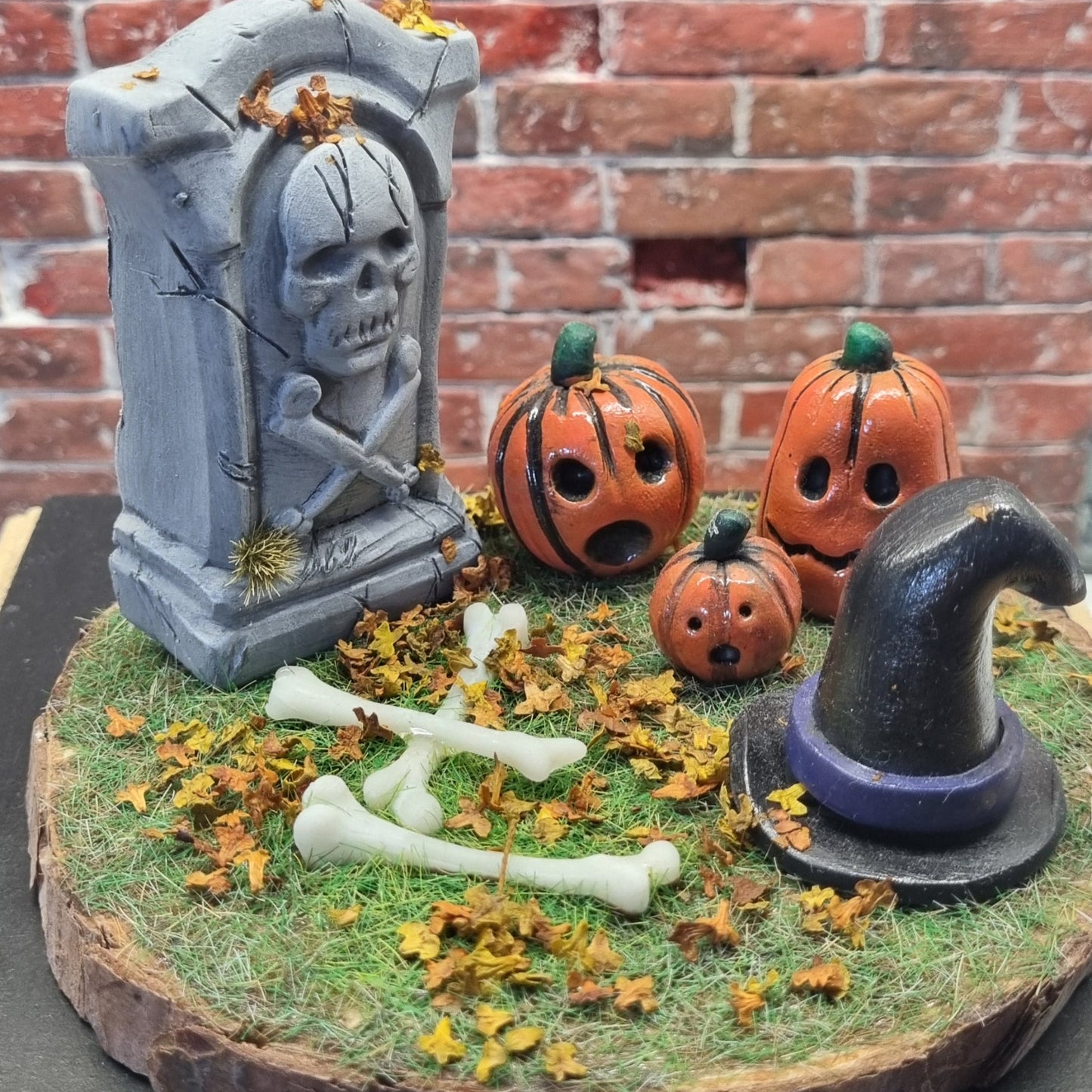 Halloween Diorama Graveyard Scene Ornament - Skull & Cross bones Tombstone