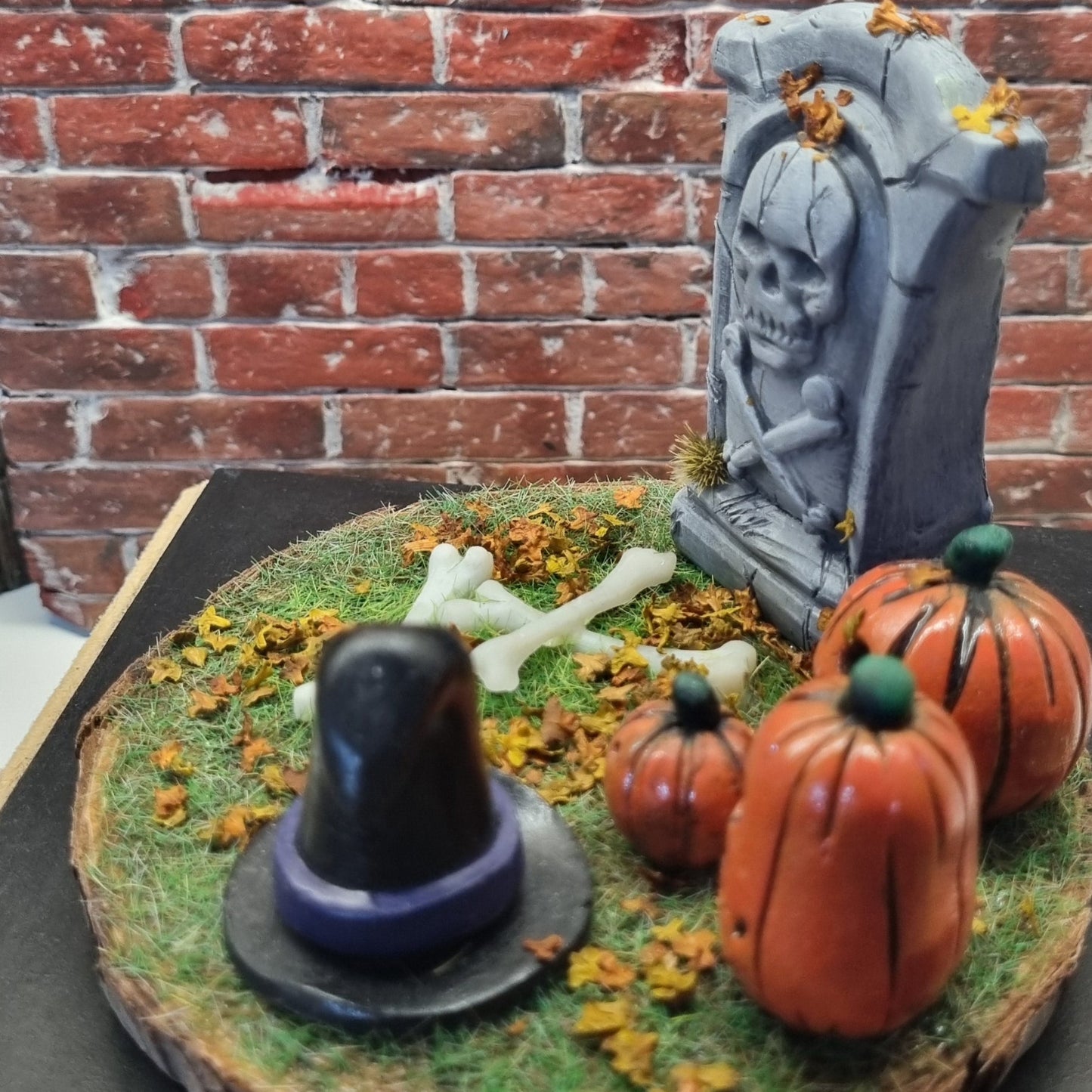 Halloween Diorama Graveyard Scene Ornament - Skull & Cross bones Tombstone