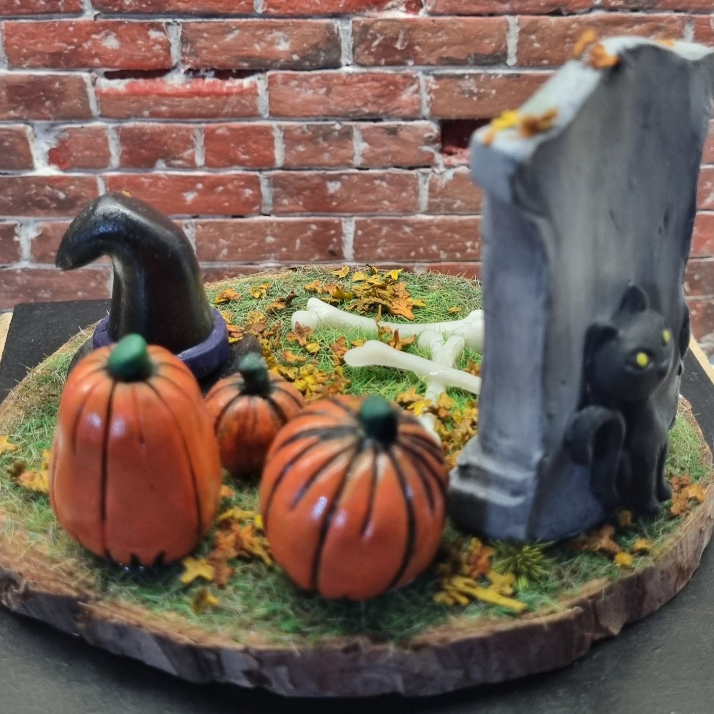Halloween Diorama Graveyard Scene Ornament - Skull & Cross bones Tombstone