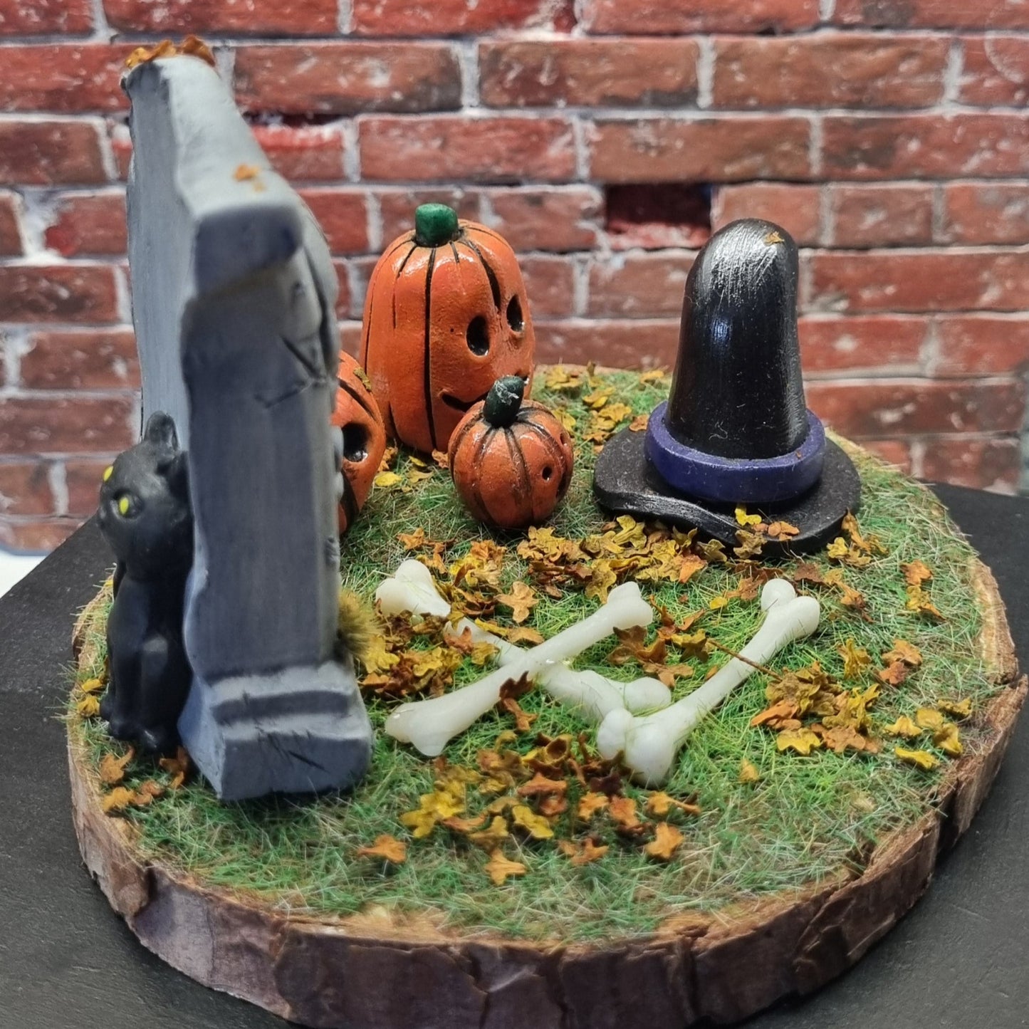 Halloween Diorama Graveyard Scene Ornament - Skull & Cross bones Tombstone