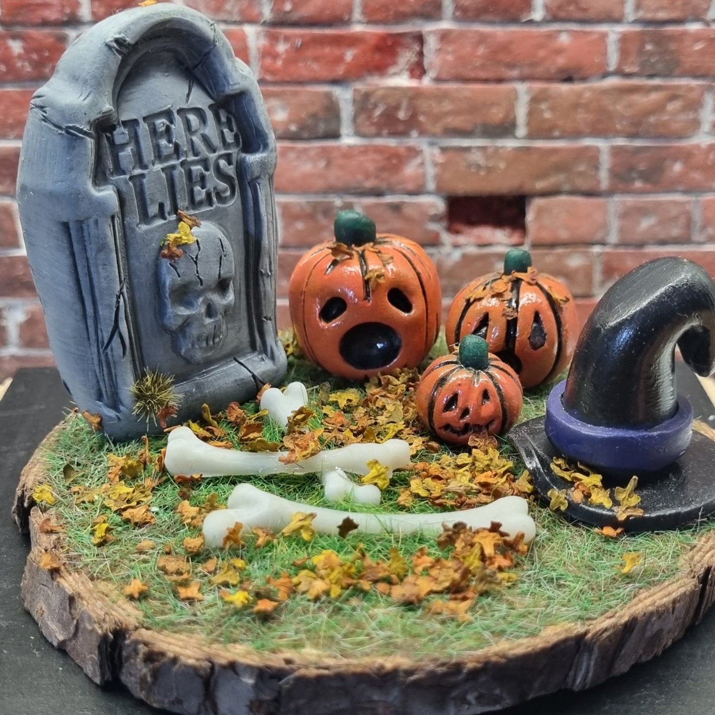 Halloween Diorama Graveyard Scene Ornament - Here Lies Tombstone