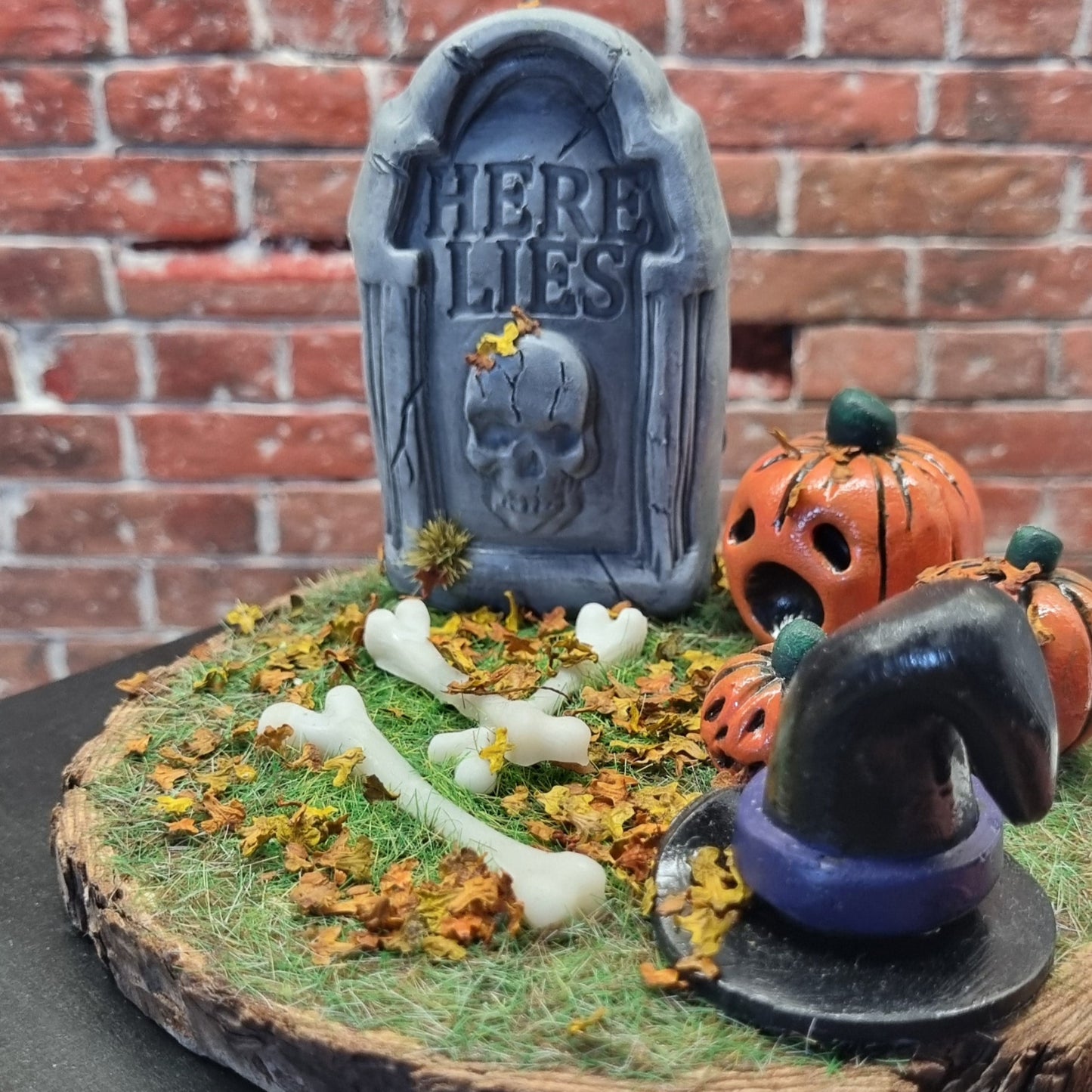 Halloween Diorama Graveyard Scene Ornament - Here Lies Tombstone