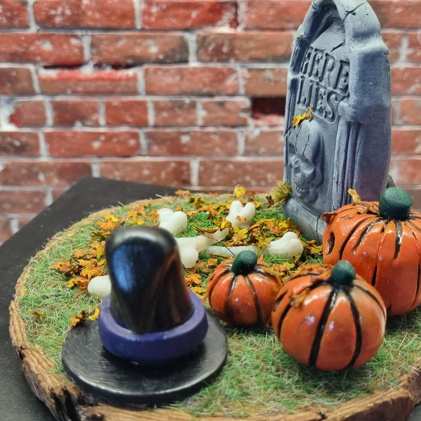 Halloween Diorama Graveyard Scene Ornament - Here Lies Tombstone