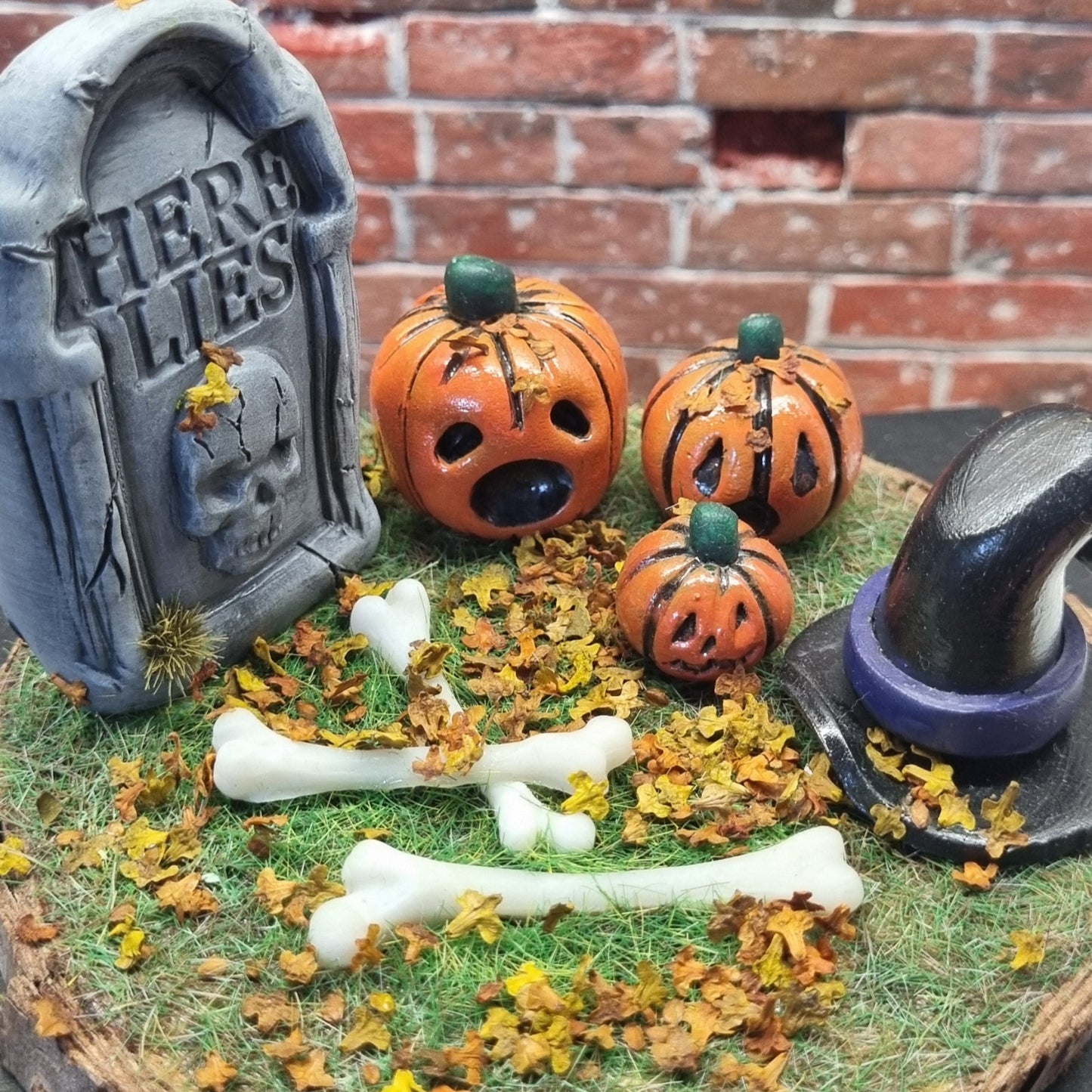 Halloween Diorama Graveyard Scene Ornament - Here Lies Tombstone