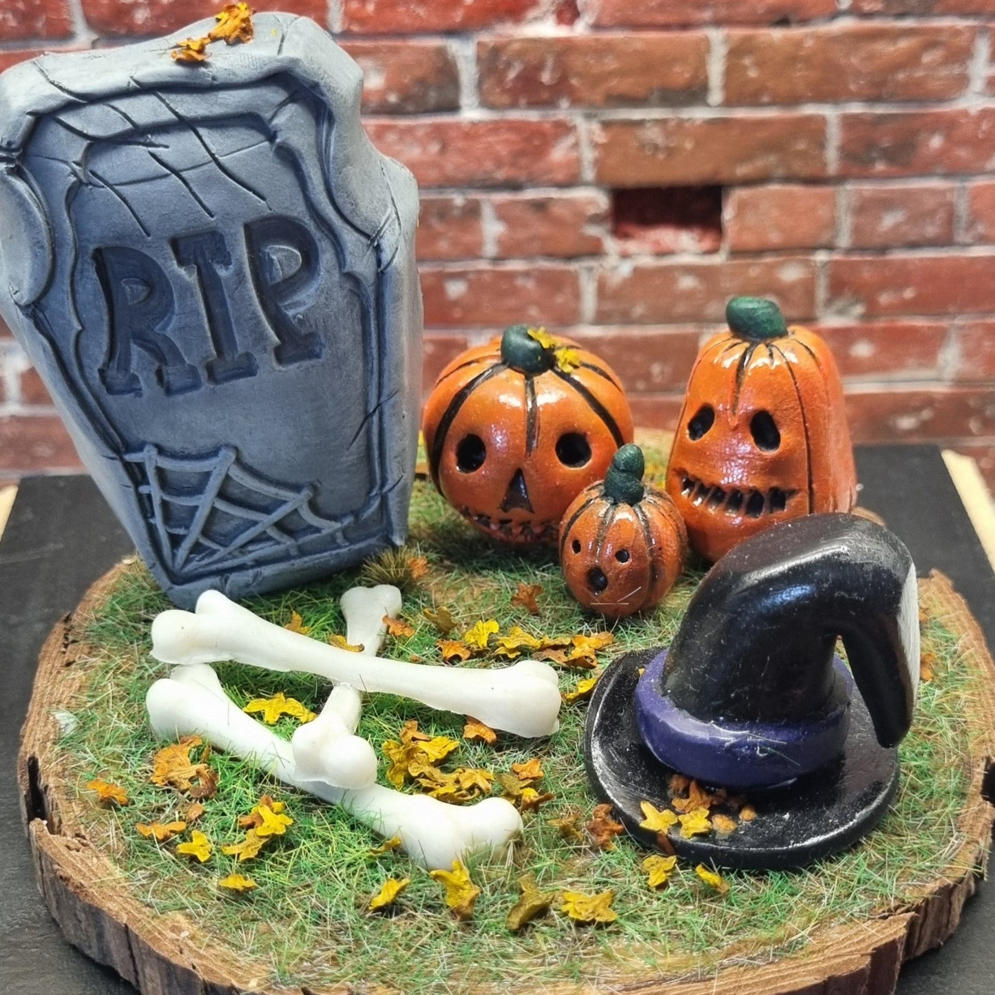 Halloween Diorama Graveyard Scene Ornament - RIP Tombstone