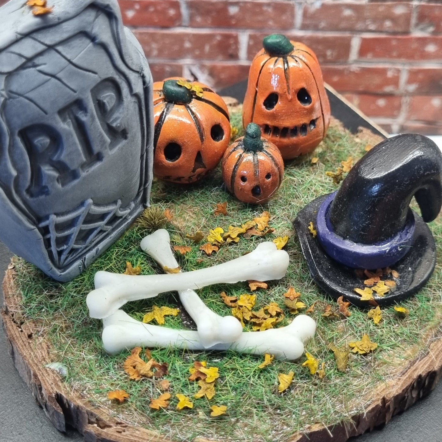 Halloween Diorama Graveyard Scene Ornament - RIP Tombstone
