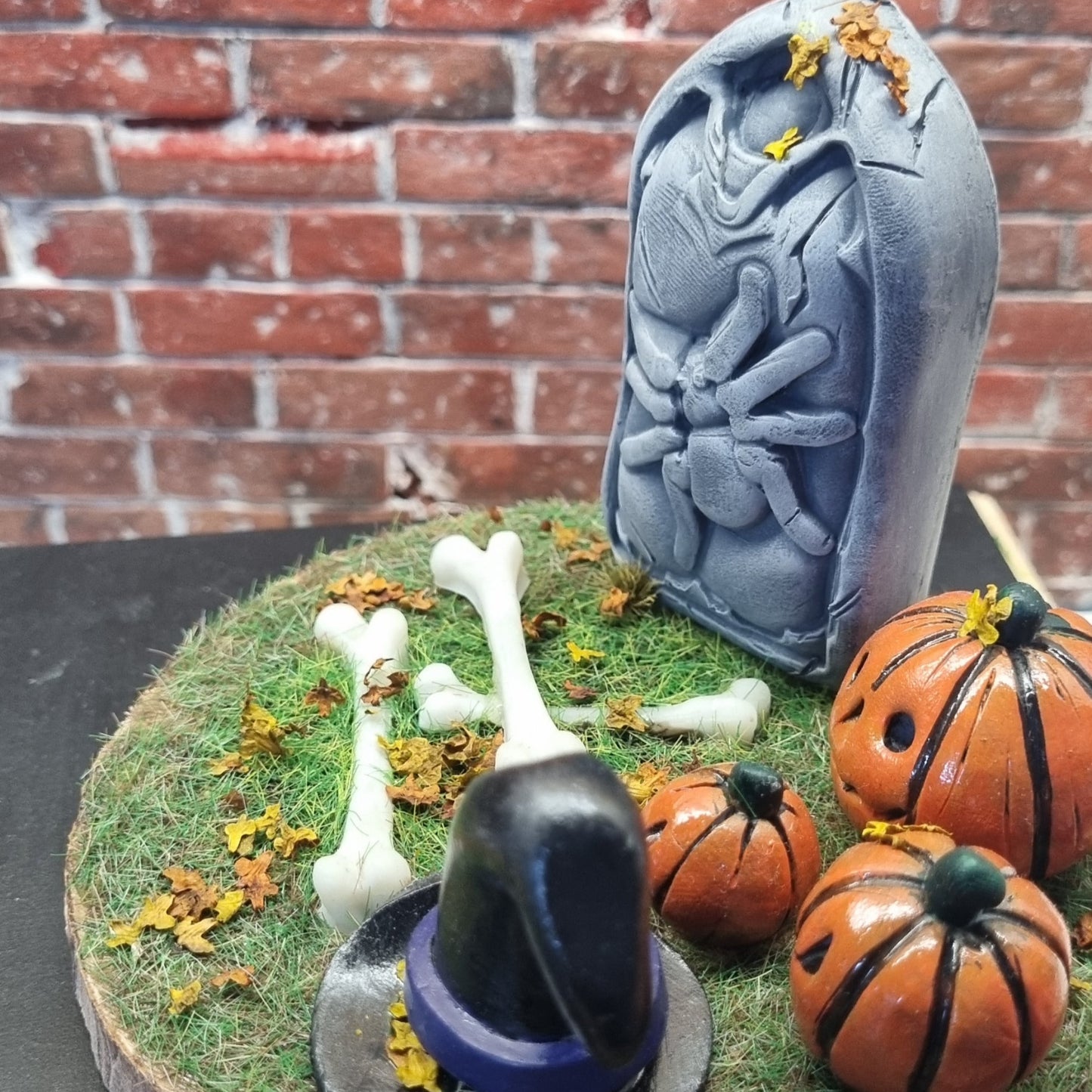Halloween Diorama Graveyard Scene Ornament - Spider Tombstone