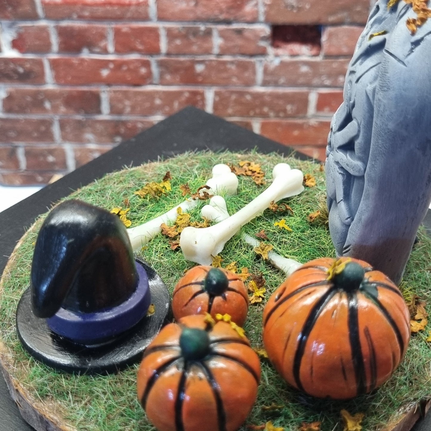 Halloween Diorama Graveyard Scene Ornament - Spider Tombstone