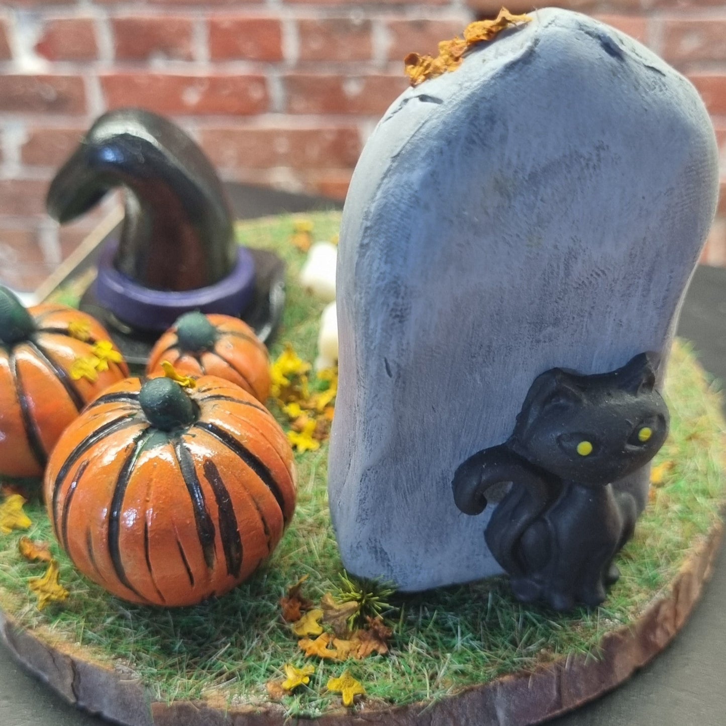 Halloween Diorama Graveyard Scene Ornament - Spider Tombstone