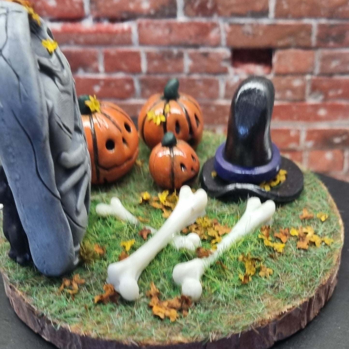 Halloween Diorama Graveyard Scene Ornament - Spider Tombstone