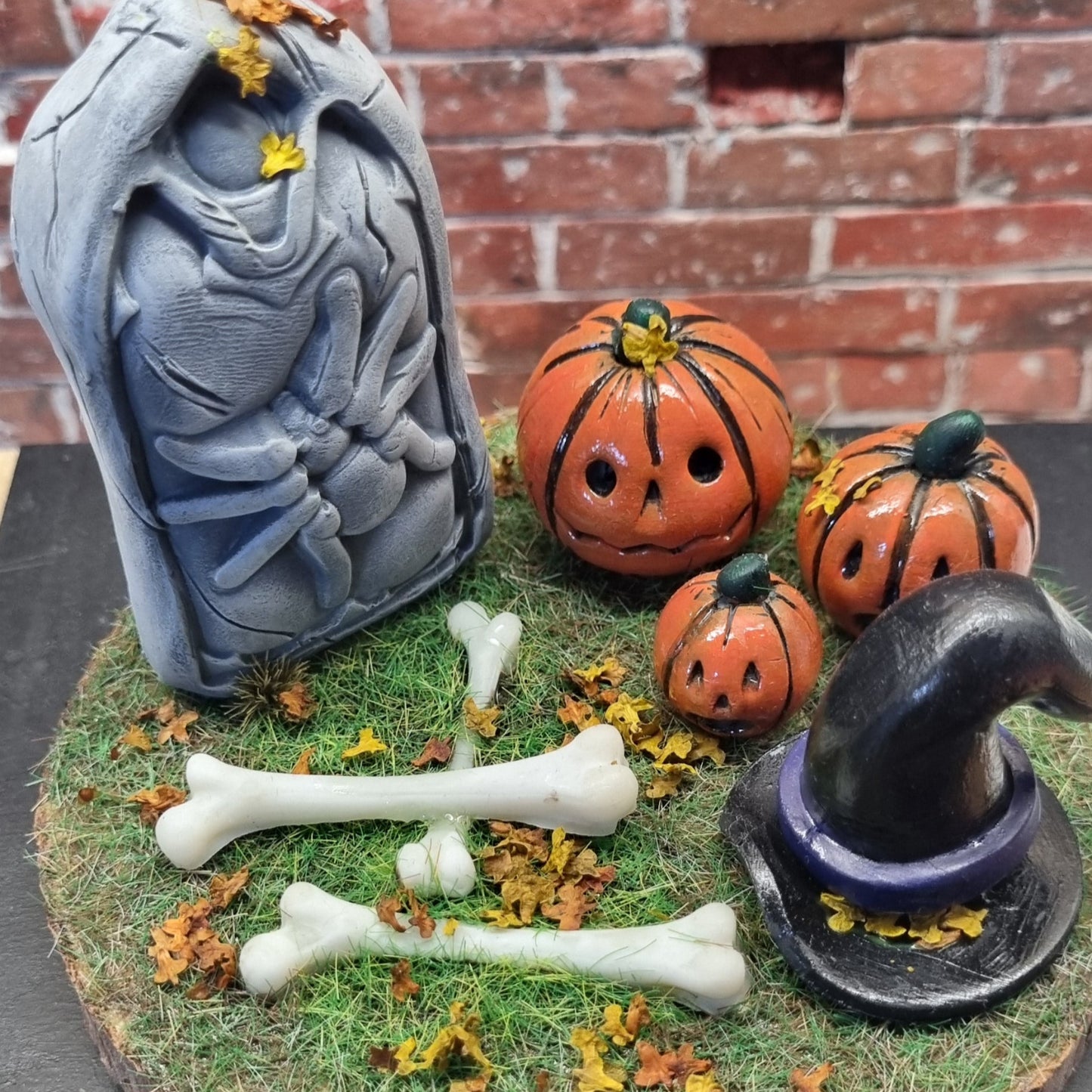 Halloween Diorama Graveyard Scene Ornament - Spider Tombstone