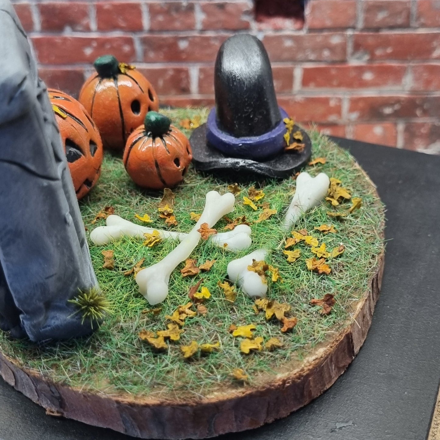 Halloween Diorama Graveyard Scene Ornament - Spiders web Tombstone