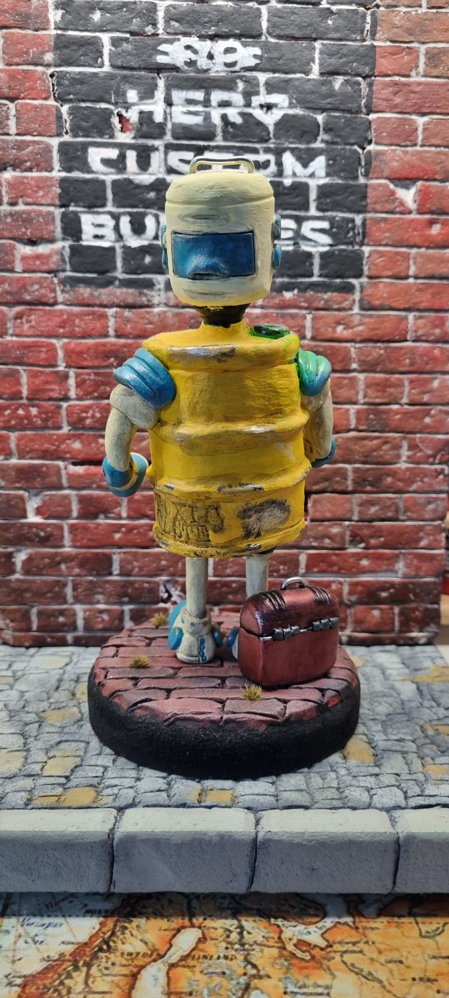 Giftmüllfass Roboter Skulptur Figur