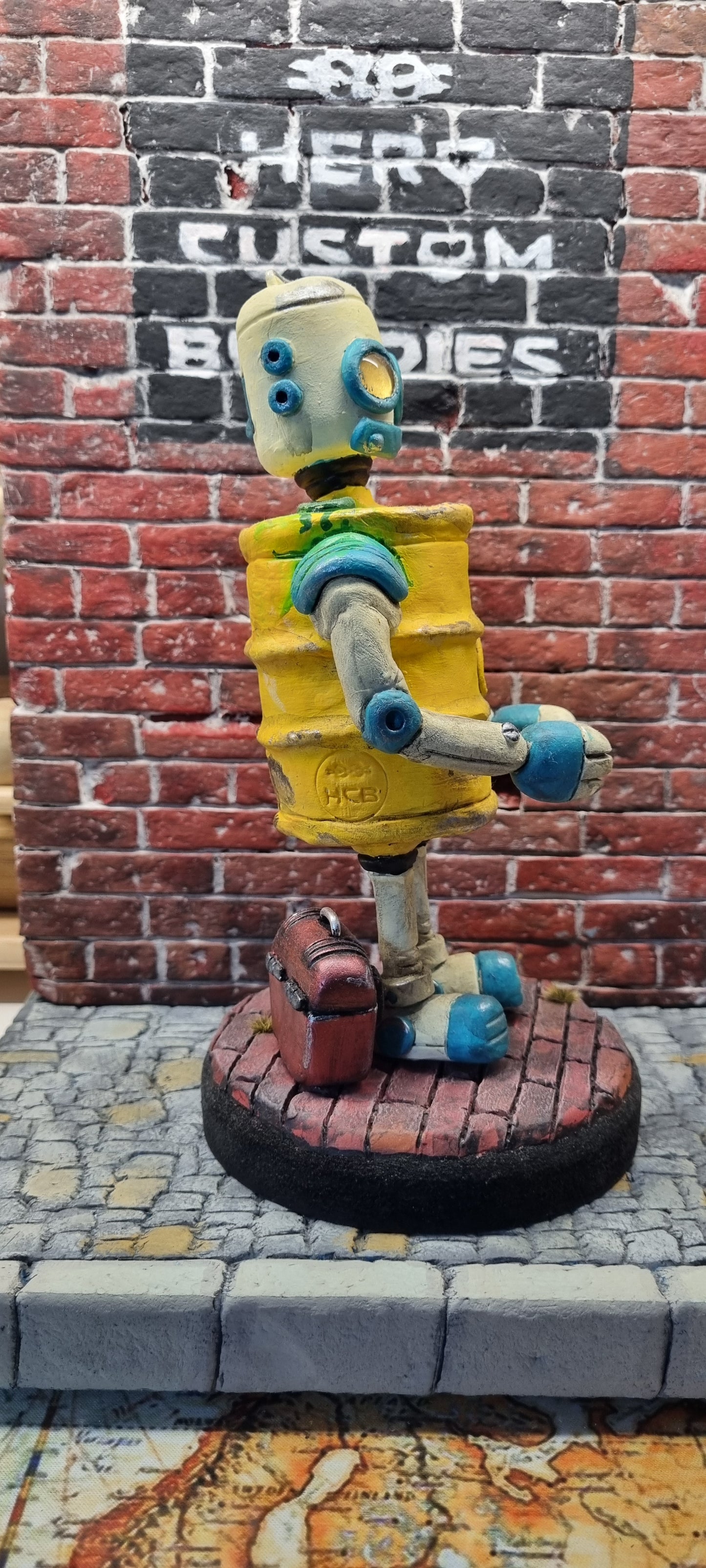 Giftmüllfass Roboter Skulptur Figur
