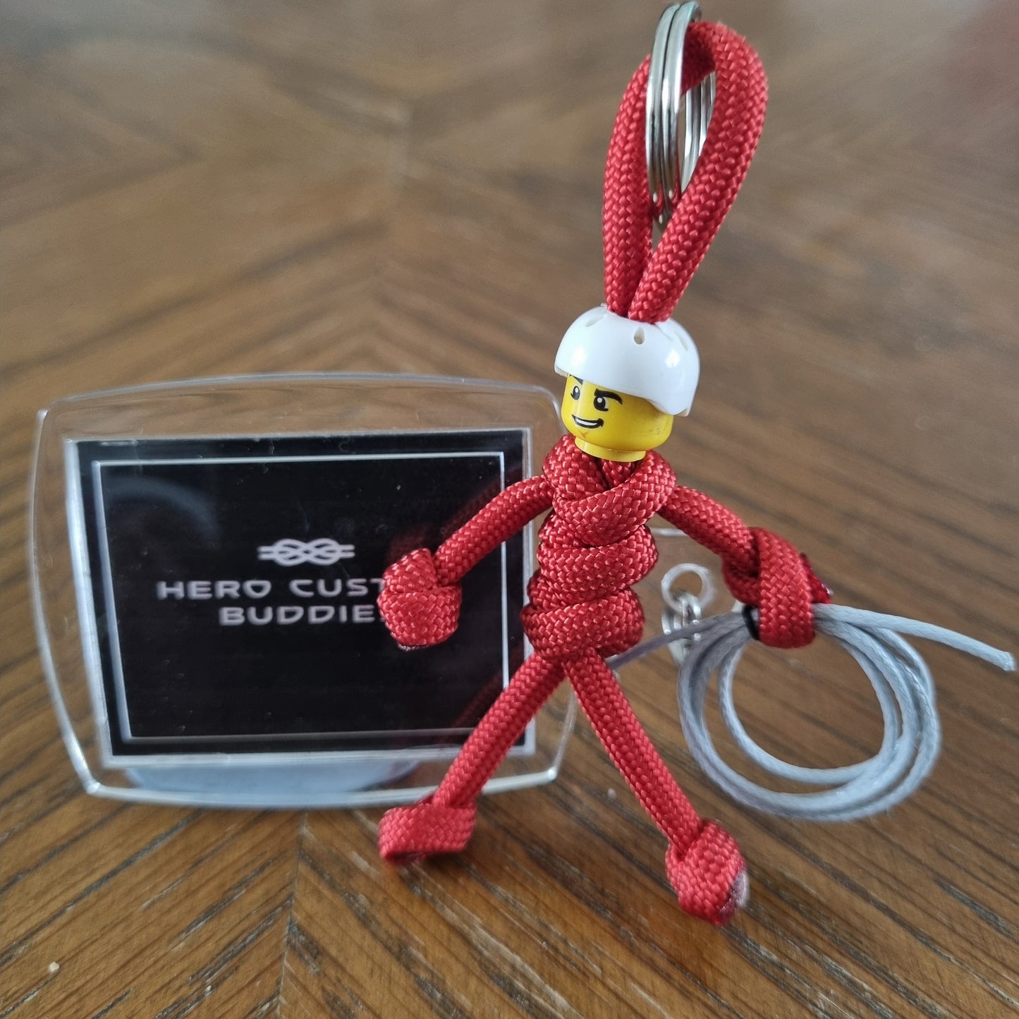 Mountain Rescue Paracord Buddy Keychain