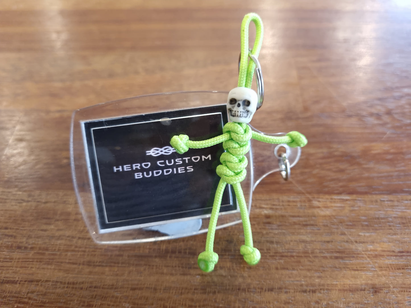 Fluorescent Green Skull Micro Paracord Buddy