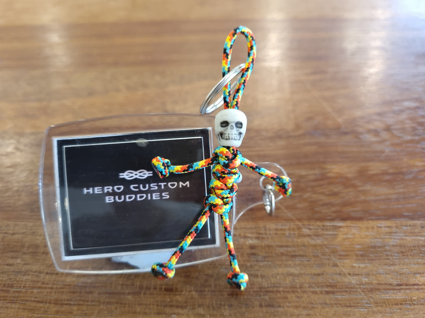 Microcordón con calavera jamaiquina/reggae