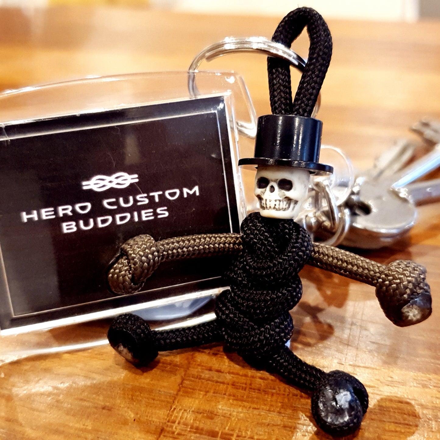 Skull In Top Hat Paracord Buddy Keychain