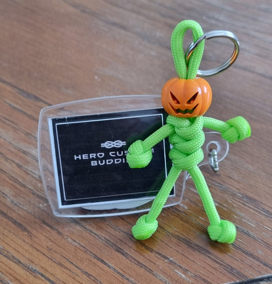 Halloween fluoreszierender grüner Kürbis Paracord Buddy