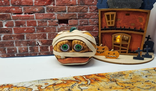 Mummy Trick or Treating Pumpkin Decoration