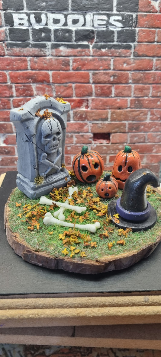 Halloween Diorama Graveyard Scene Ornament - Skull & Cross bones Tombstone