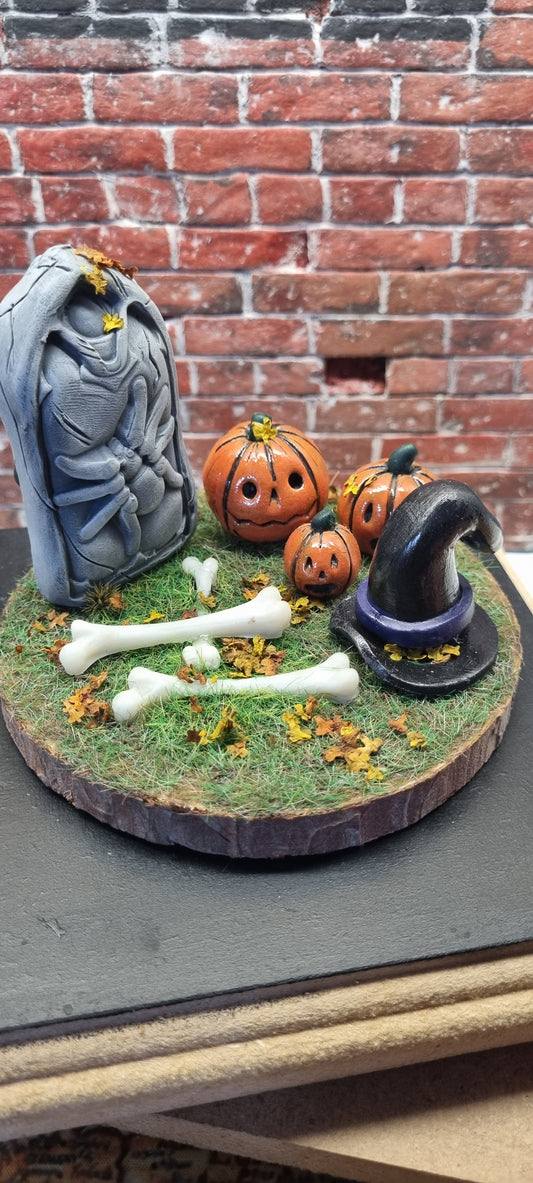 Halloween Diorama Graveyard Scene Ornament - Spider Tombstone