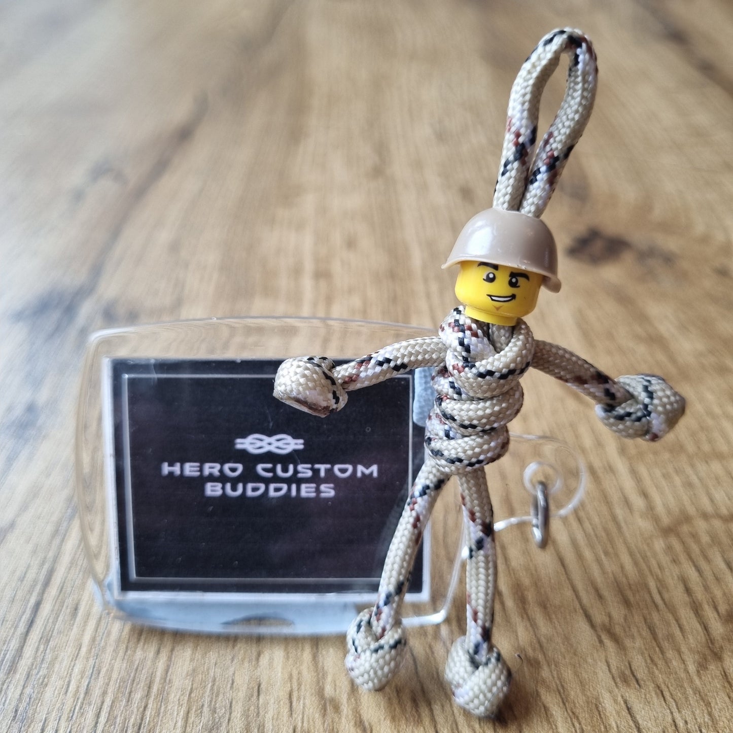 Army Soldier Paracord Buddy Keychain - Green Or Beige Helmet
