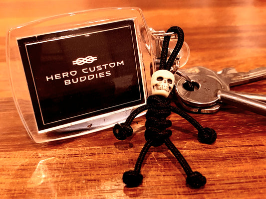 Paracord Buddy con microcalavera negra