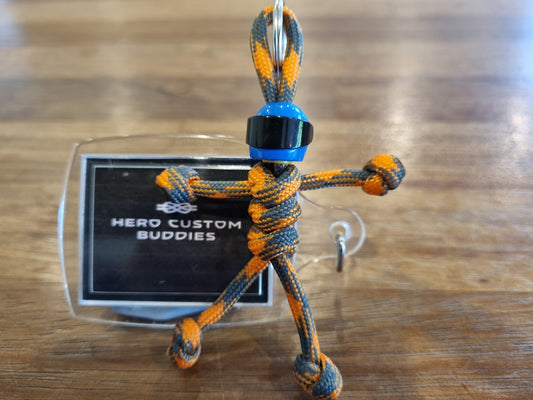 Llavero de paracord con diseño de camuflaje naranja y azul de Biker Buddy